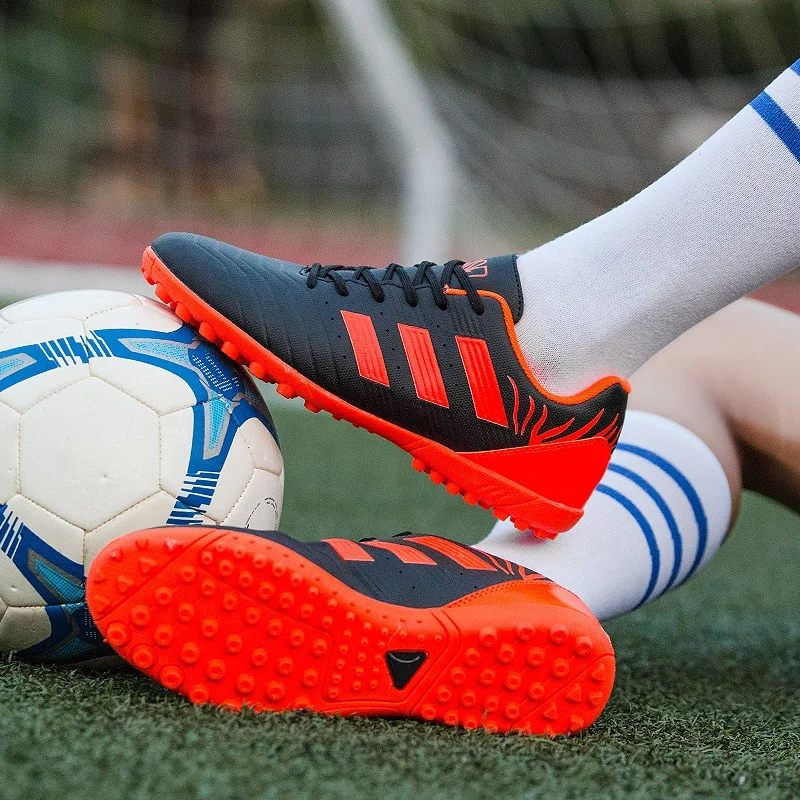 
China factory wholesale cheap men sport football soccer shoe indoor sepatu futsal 