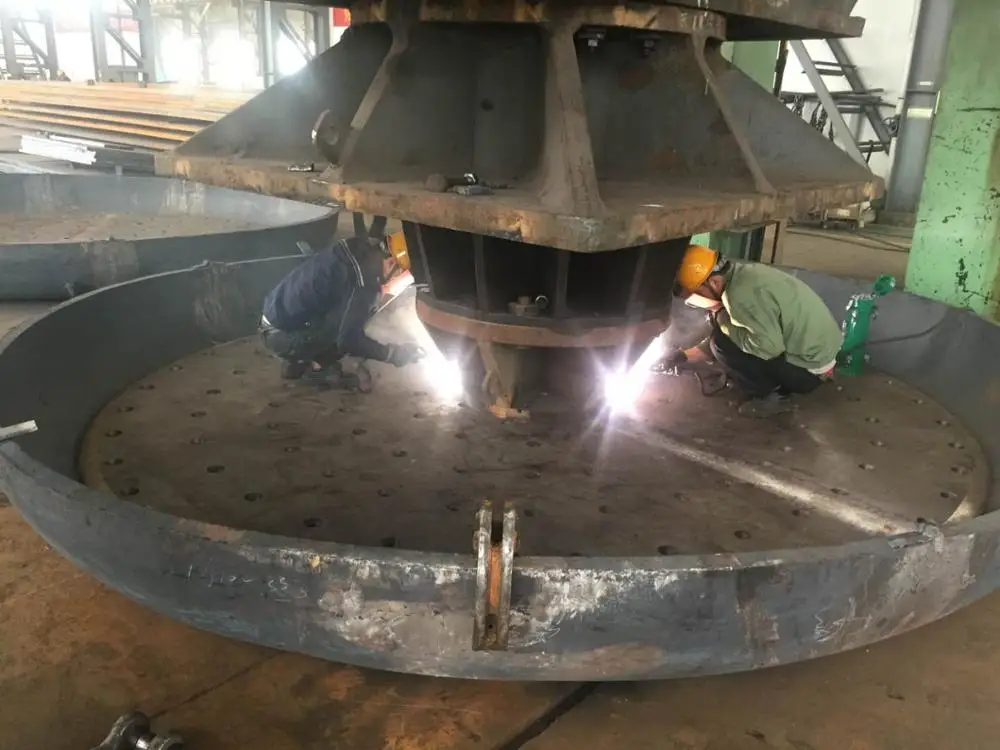 Pressure vessel dish end forming sealing head