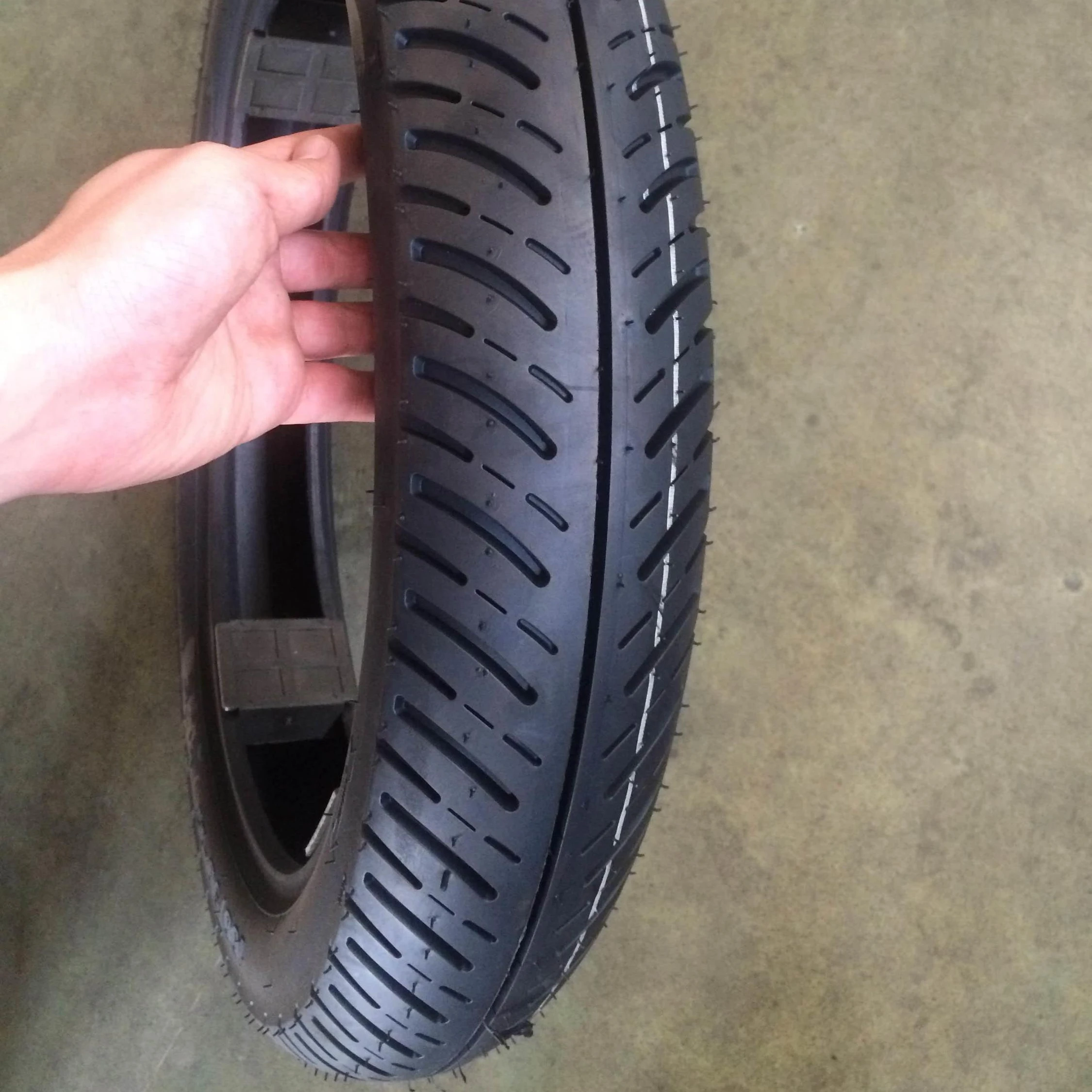 90/90-18 100/90-18 2.50-18 80/100-18 3.00-17 Motorcycle Tyres for Kenya