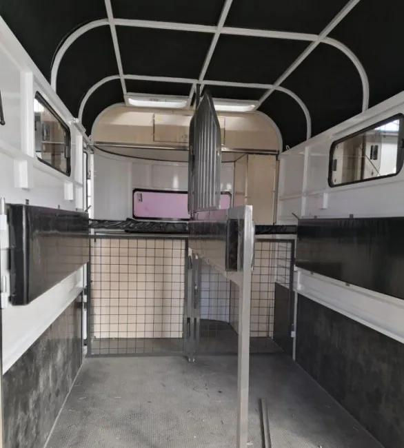 Оцинкованная прямая грузовая тележка с 2 лошадками, роскошная дверь, поплавок для лошадей с жилой четвертью