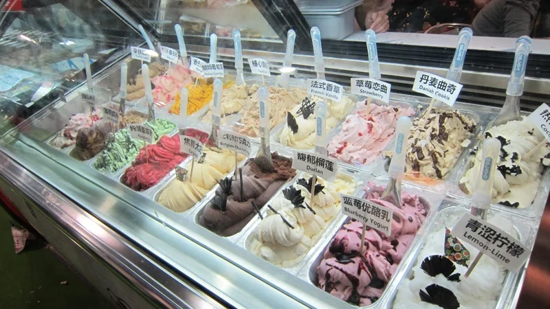 Curved transparent glass cover highlight display Ice Cream Freezer with CE