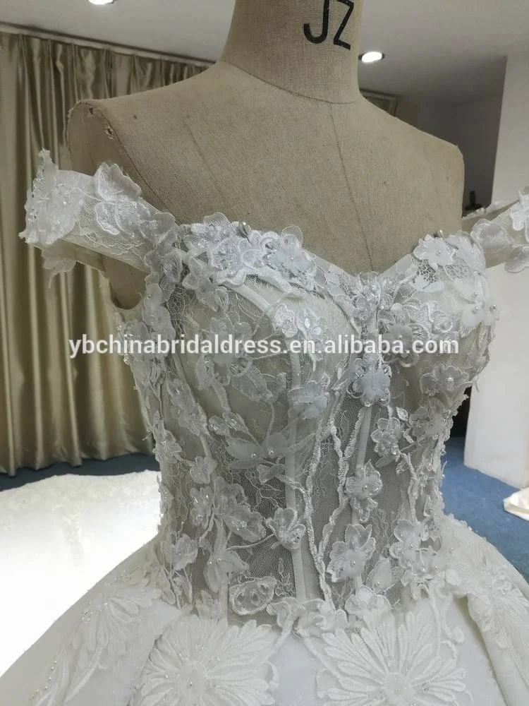 Luxurious big dress with lace and crystal beads shoulder wedding ball gown dress