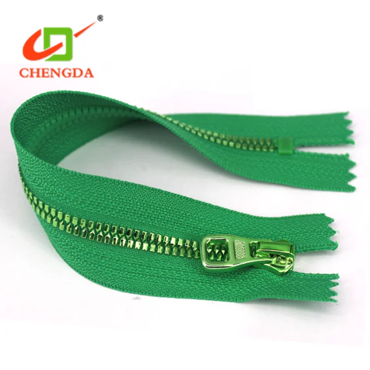 2024 CHENGDA Wholesale Price Auto-Lock Open End Plastic Zipper for Bags Garments