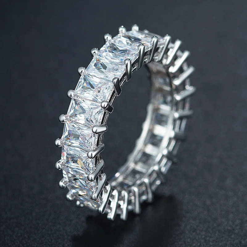 Fashion Bar Setting Design Lucky Stone Finger Ring with Cheap Diamond