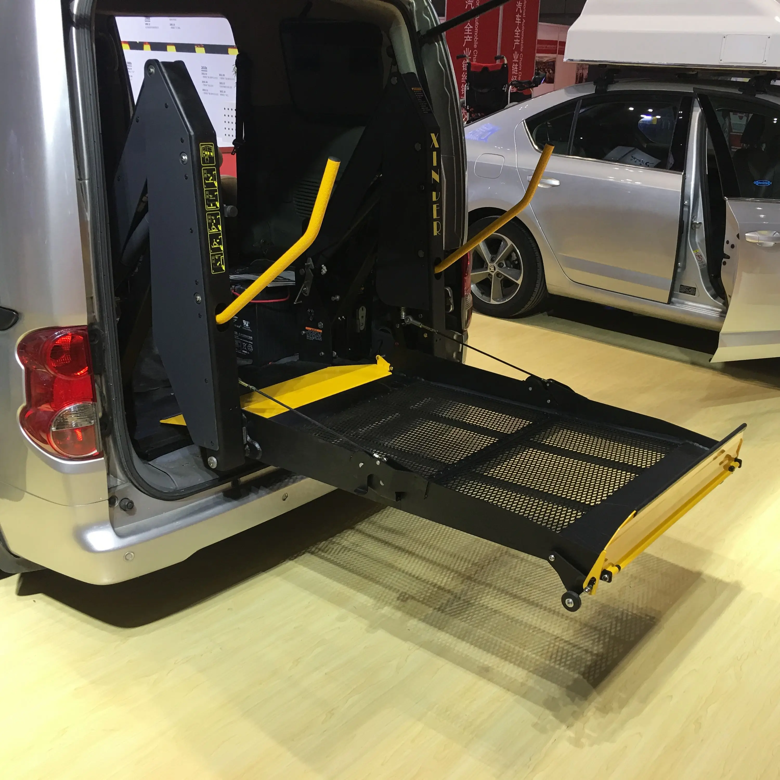 electric hydraulic wheelchair lifts with foldable platform for vans with CE certificate