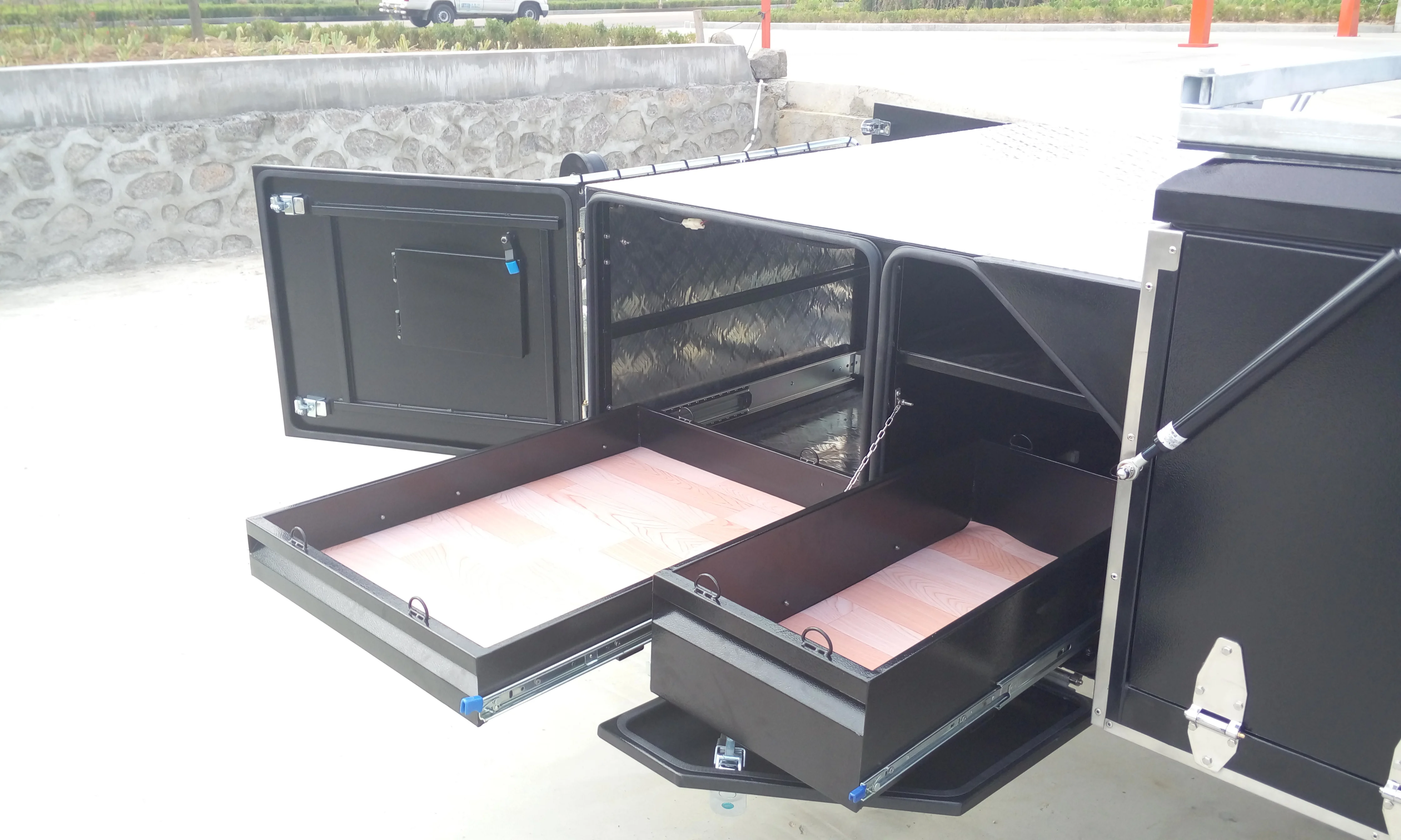 Varnish glamour utility forward folding camper trailer