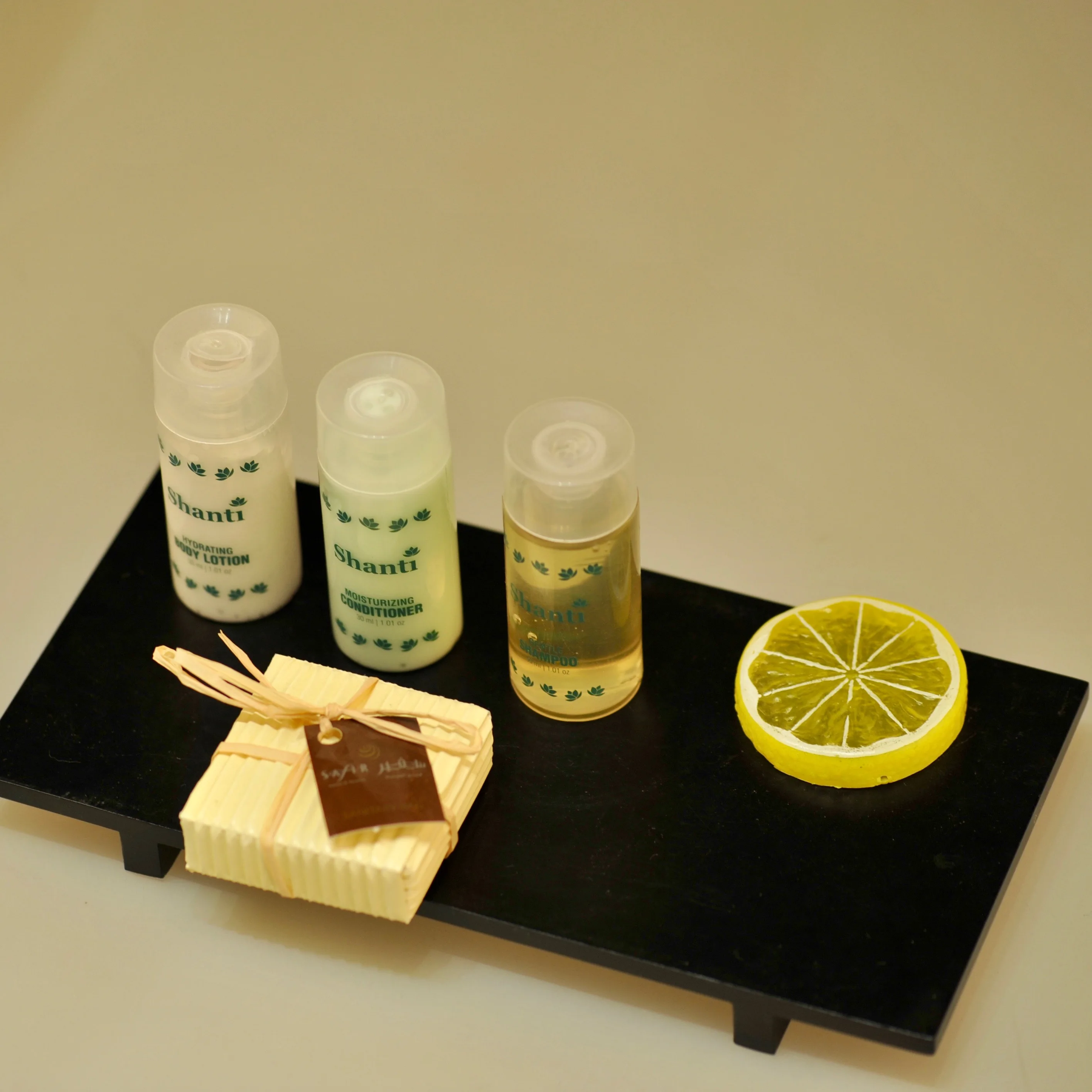 25ml disposable screw top transparent shampoo bottles for hotel and spas