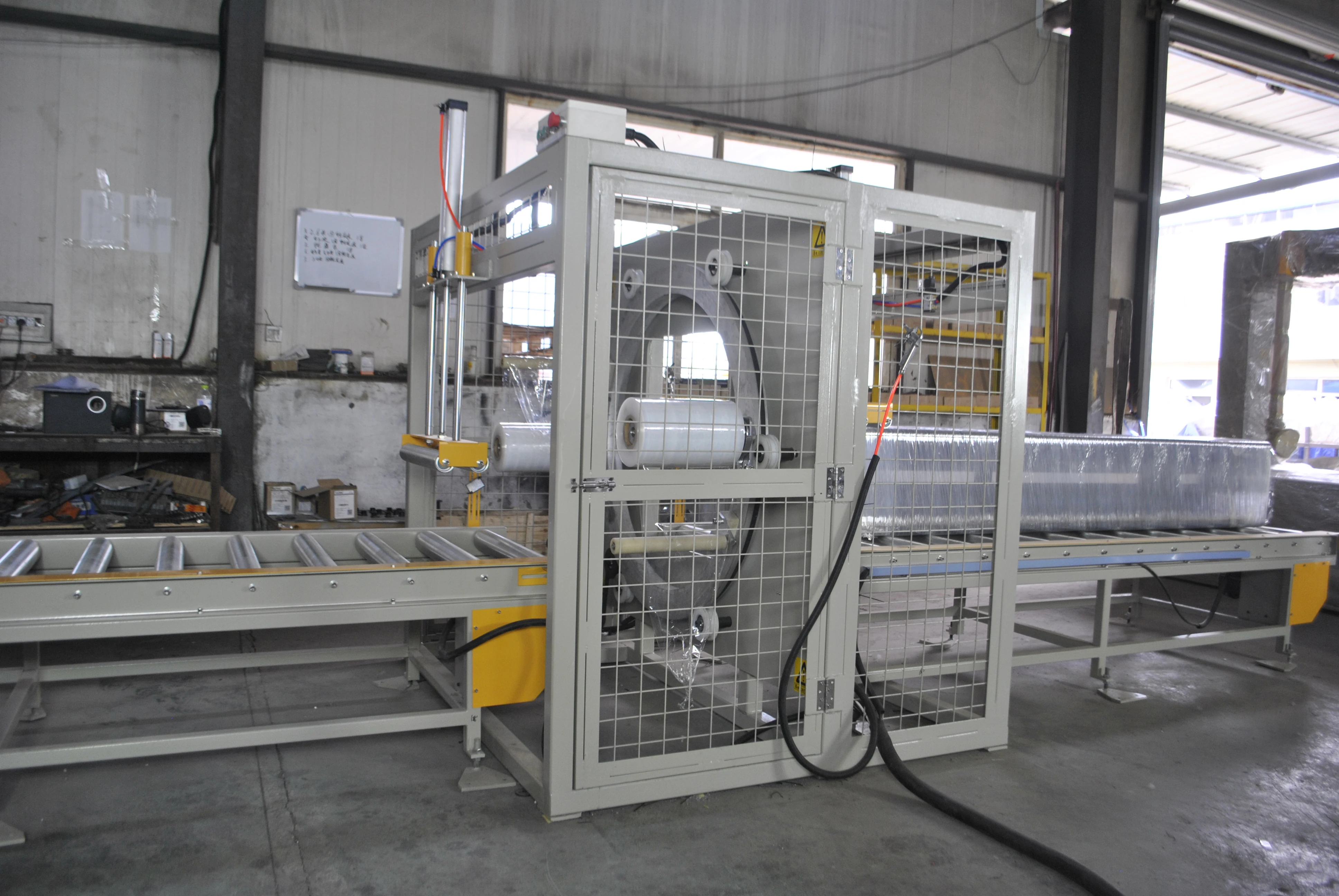 Horizontal orbital stretch wrapping machine