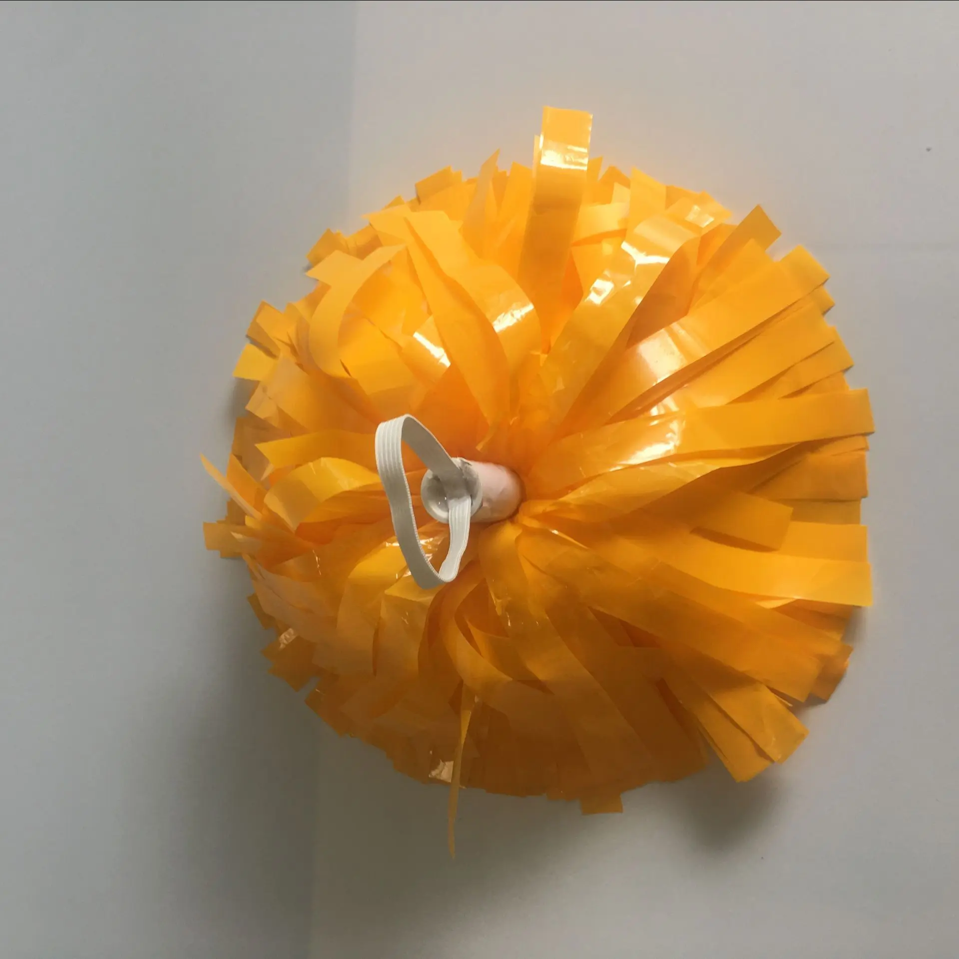 6  inch  wet look plastic yellow single handle cheerleading pom poms