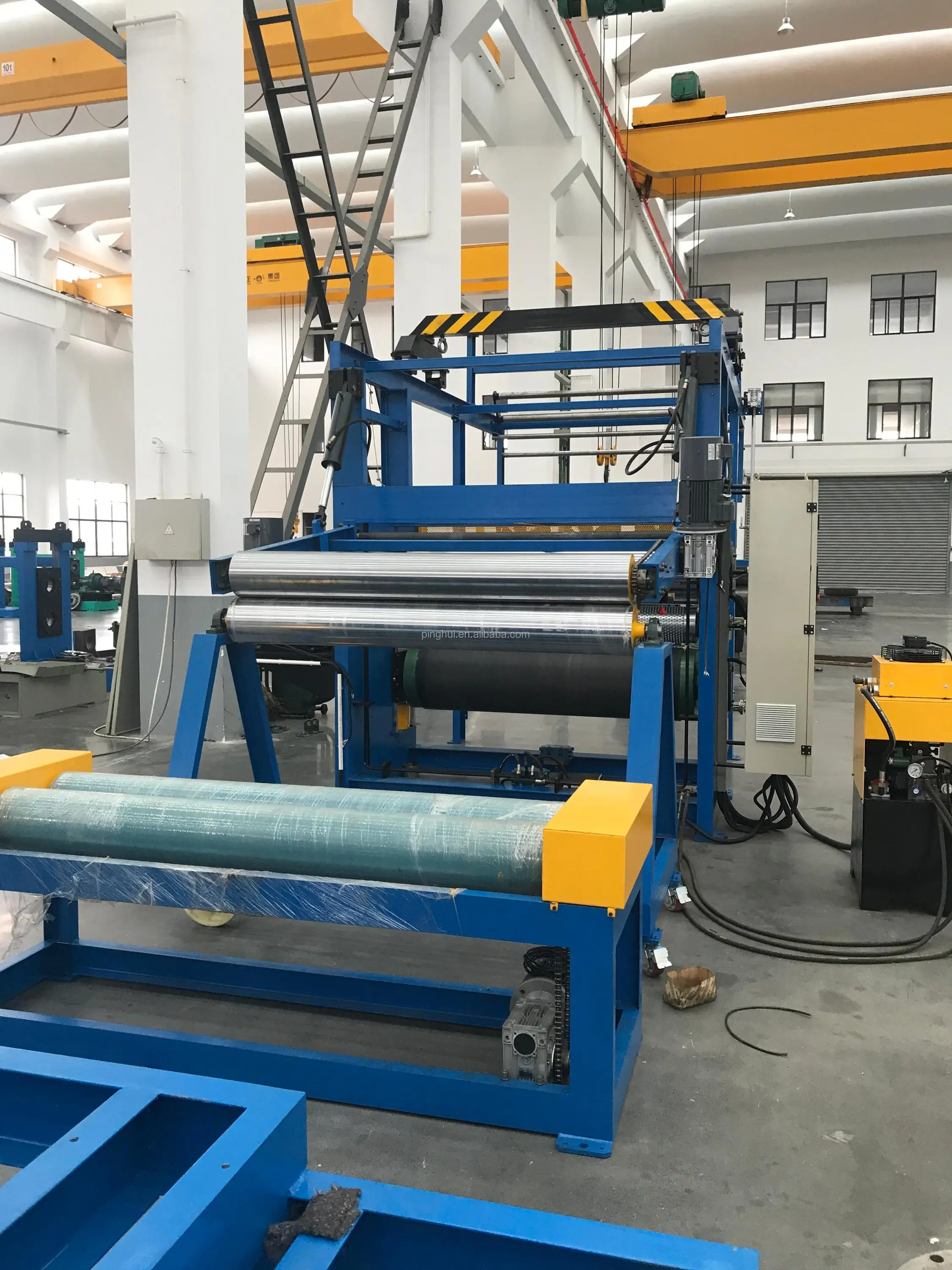 Roller embossing machine for textile