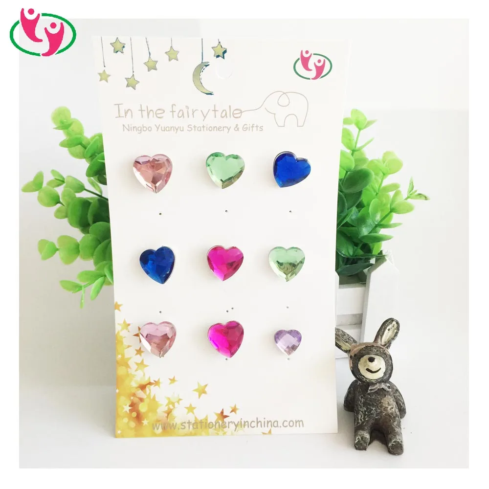 Необычные булавки в форме сердца с кристаллами