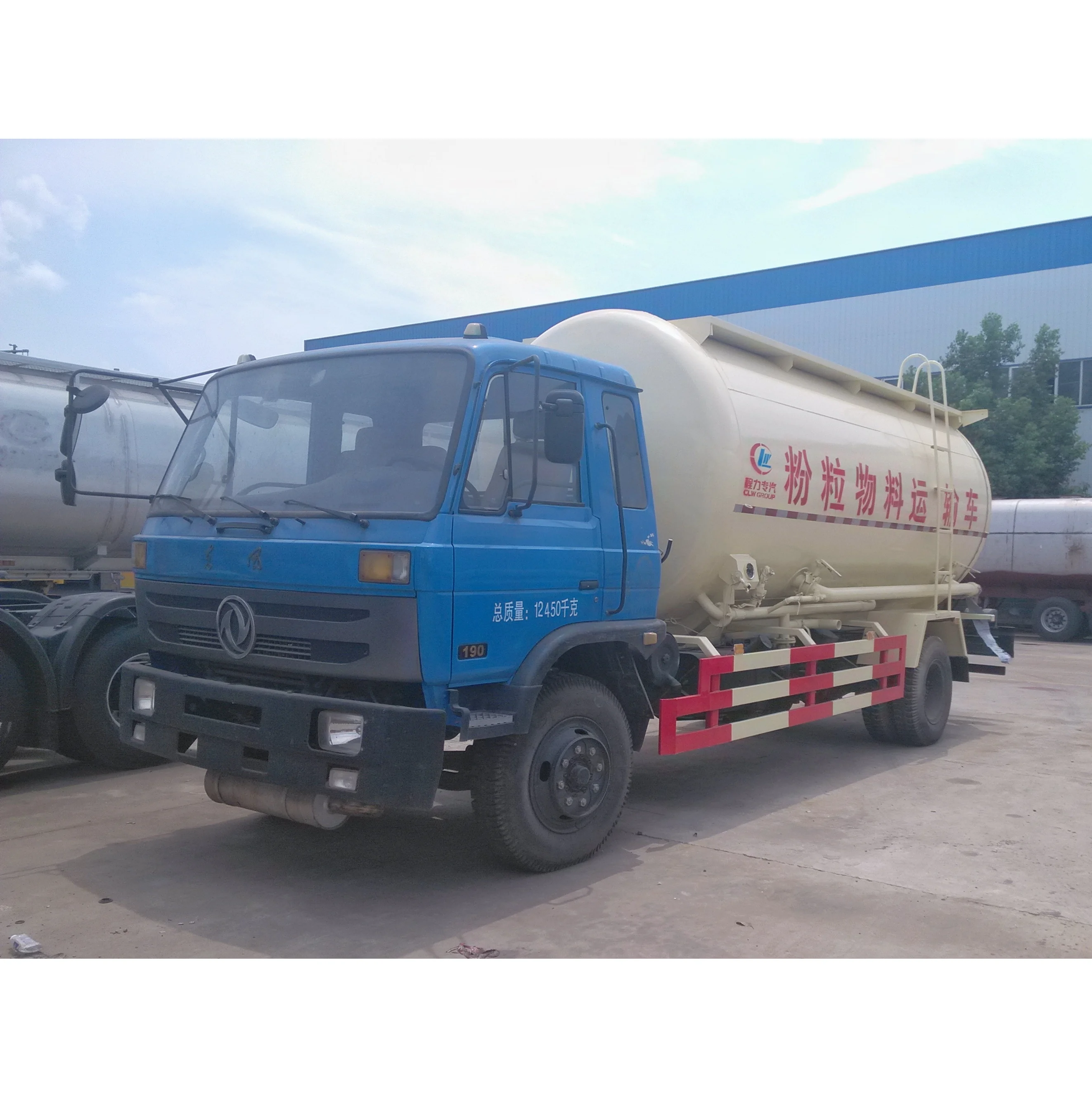 Bulk cement powder tank transport truck for sale