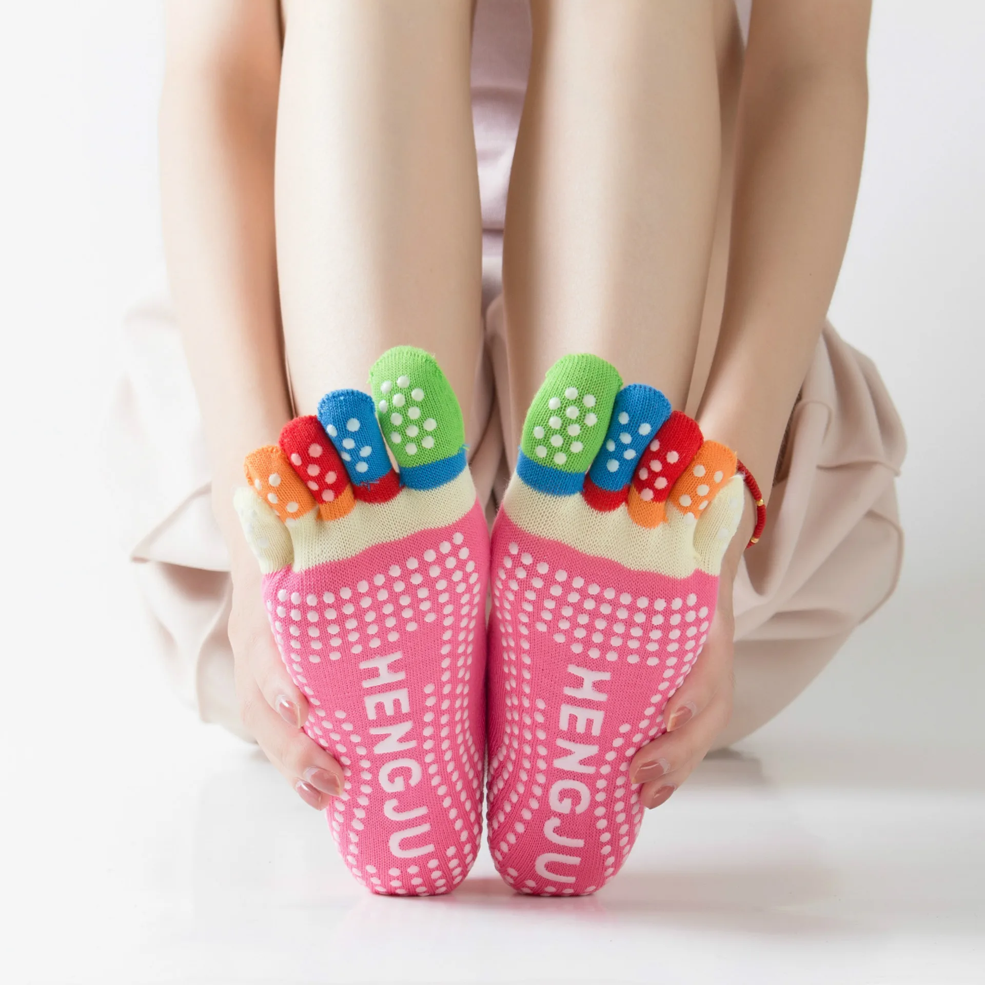 Comfortable Women Polyester Dot Silicon Gel Wholesale Colored Five Toe Yoga Socks