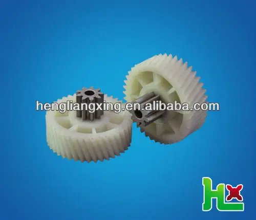 Plastic gear for shredder with metal shaft