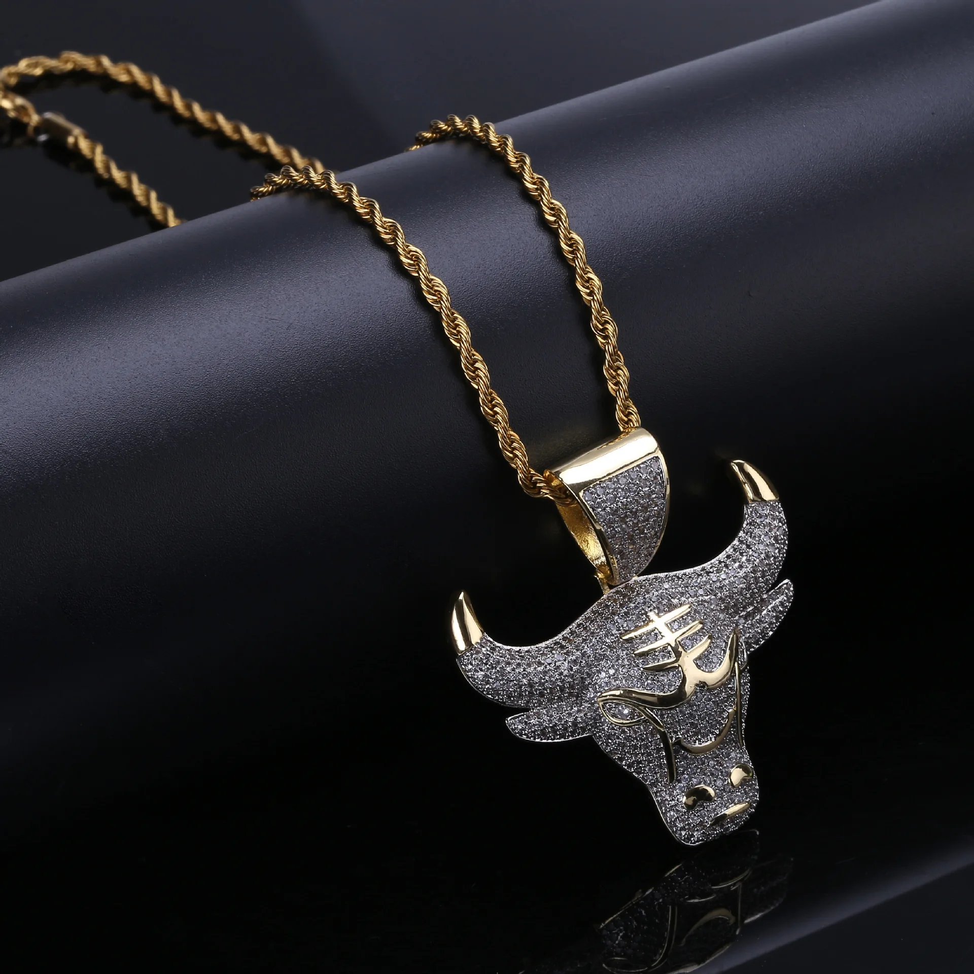 Amazon New Hiphop Mini Zircon Paved Ox Bull Pendant Necklace Jewelry