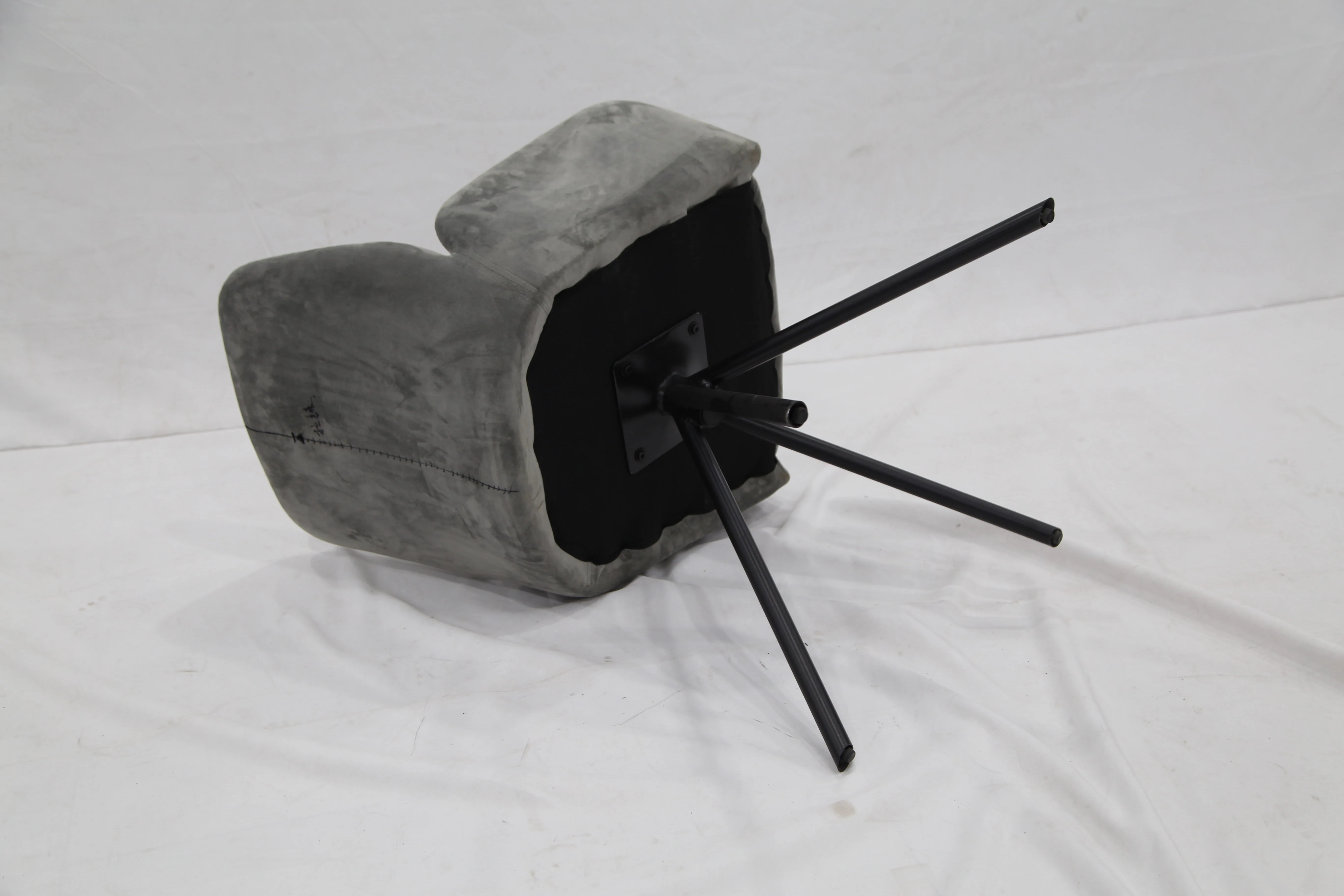 Latest Design Relax Fabric Black Painting Metal Legs Dining Chair Leisure Chairs With Armrest