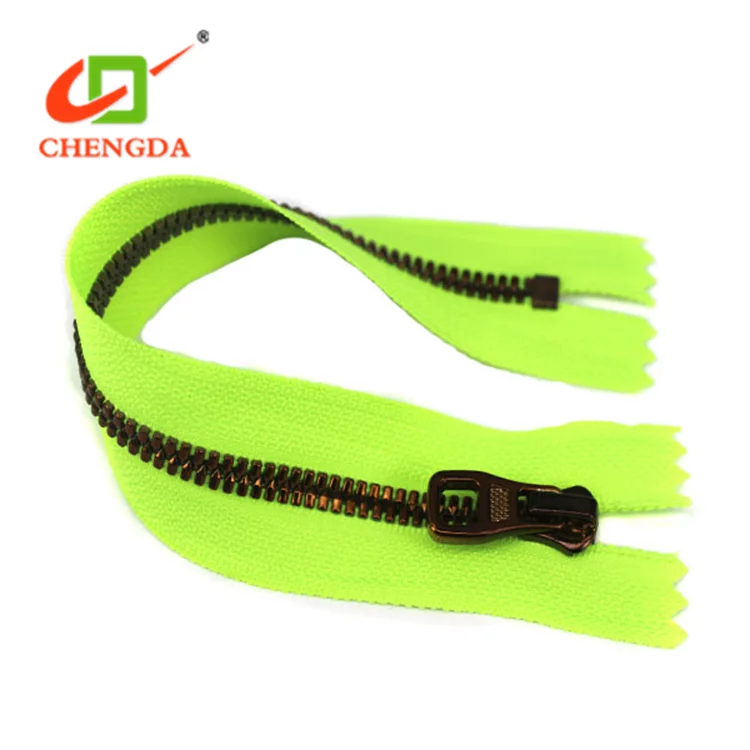 2024 CHENGDA Wholesale Price Auto-Lock Open End Plastic Zipper for Bags Garments