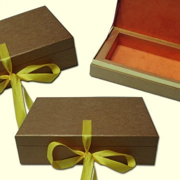 
 Подарочная коробка для шоколада и бумажного материала  