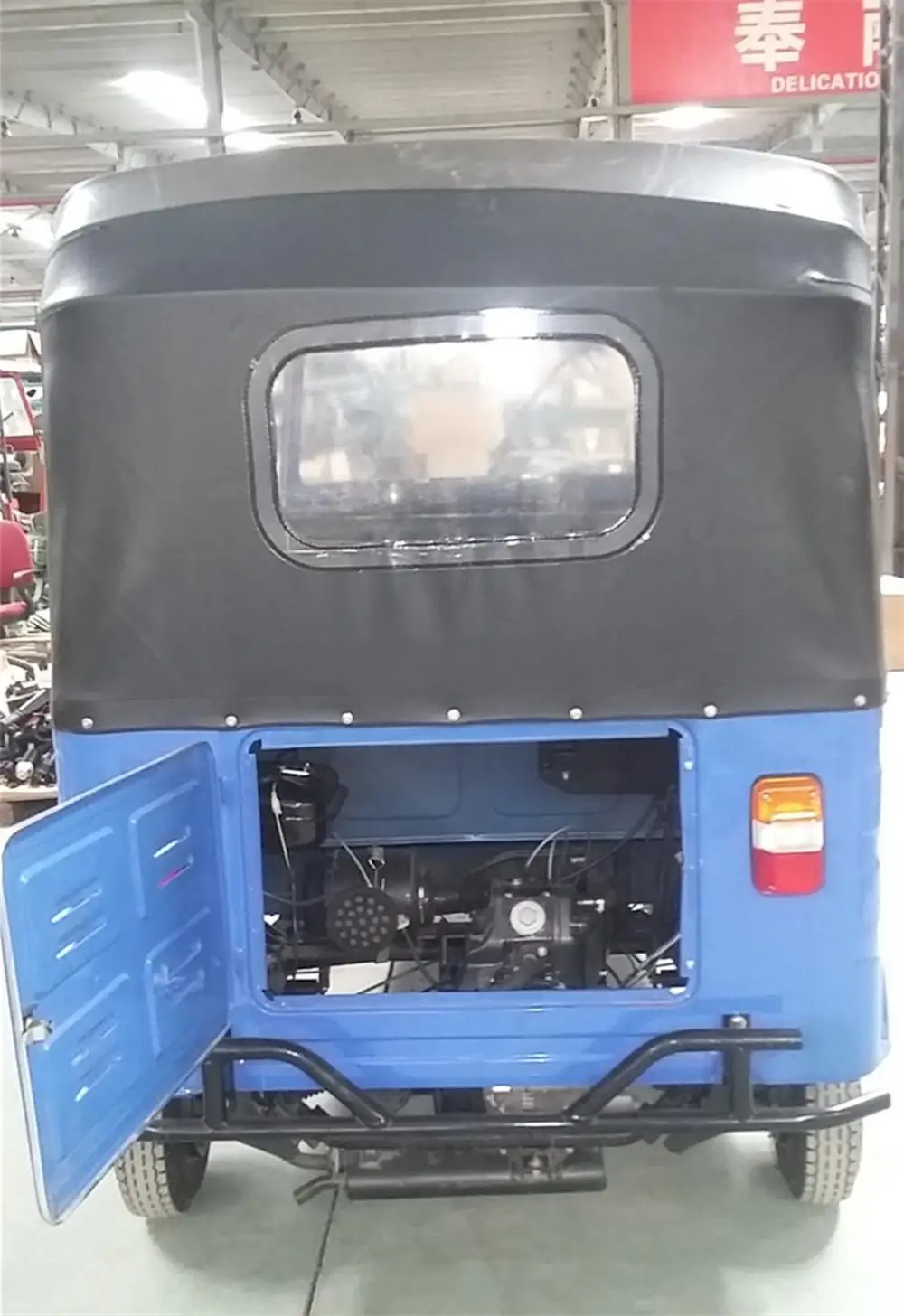 Chongqing adult tricycle bajaj 3 wheel mototaxi tuk tuk with 4 doors