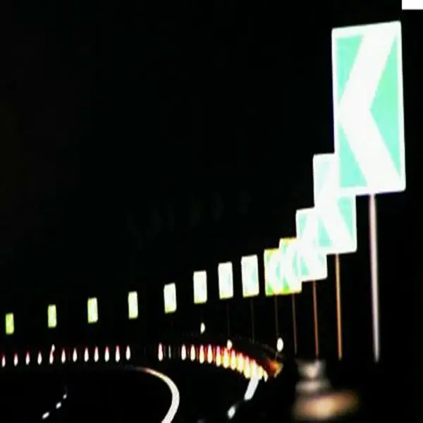 Runway and taxiway markings/reflective glass bead/Threshold markings