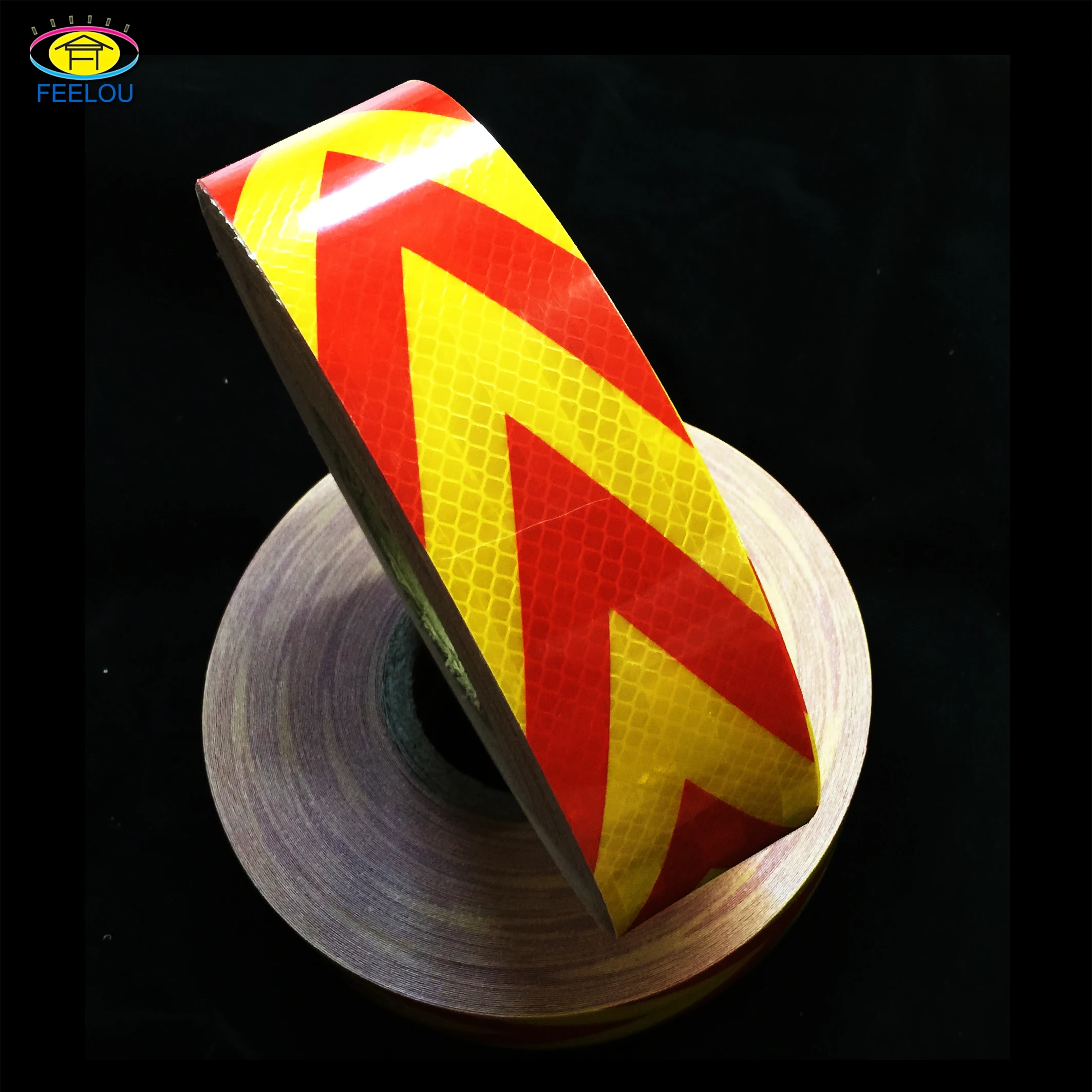 Светоотражающая лента со стрелками для грузовика