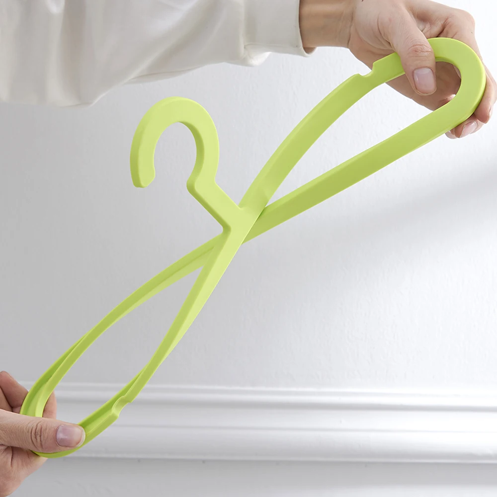 Wholesale recycled non slip mini shirt cloth tubular plastic hanger for clothes