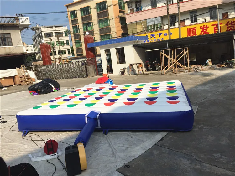 Indoor/Outdoor Commercial Rental Inflatable Interactive Twister Game Bouncing Mat For Adult Or Kids