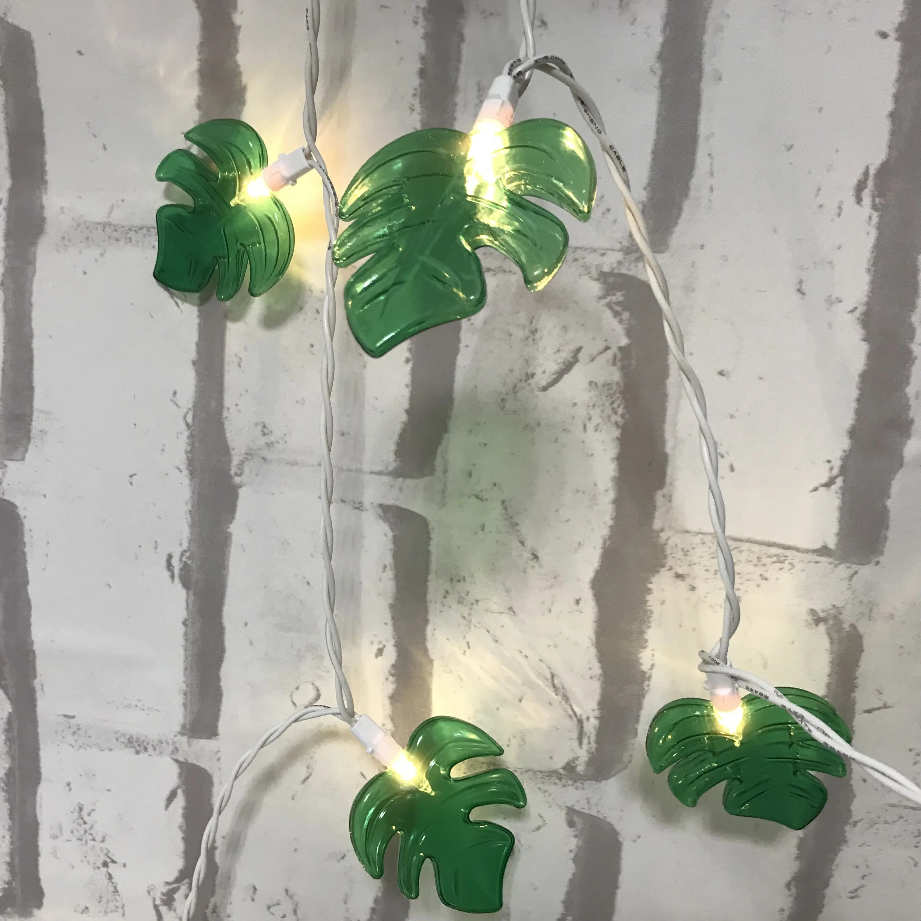 Factory Wholesale  Garden Decor Led Coconut Palm Tree Leaf Light String Fairy Outdoor Garland Green Artificial Leaf Led Lighting