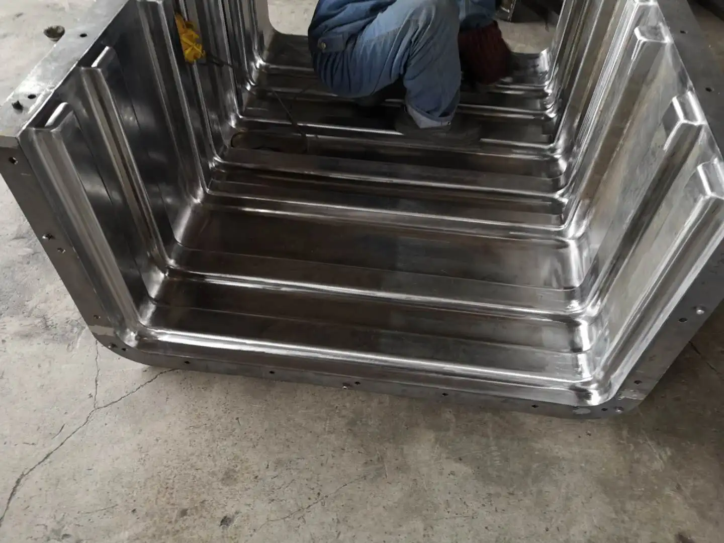 Форма для ротоформования для производства септических резервуаров, форма для ротоформования