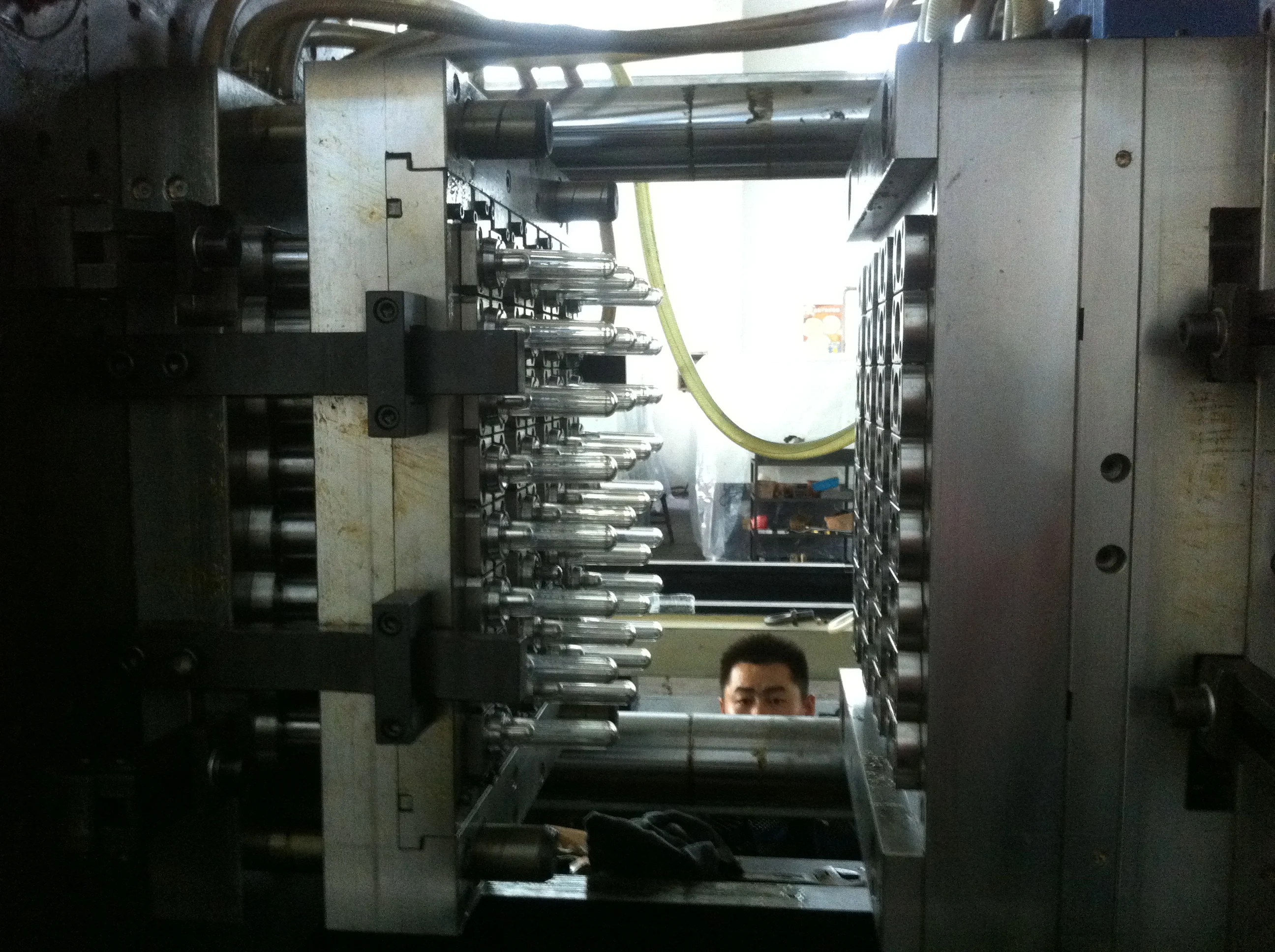 
cheap 32 cavities hot runner plastic injection mold 