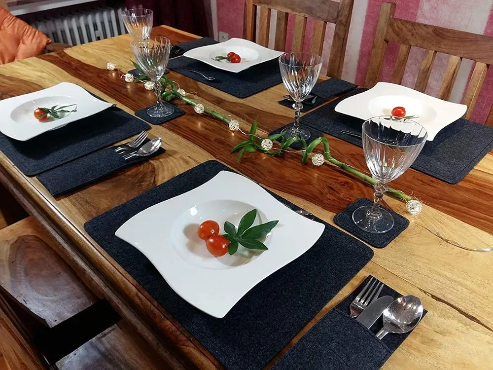  Серые войлочные салфетки со стеклянными подставками и мешками для столовых приборов