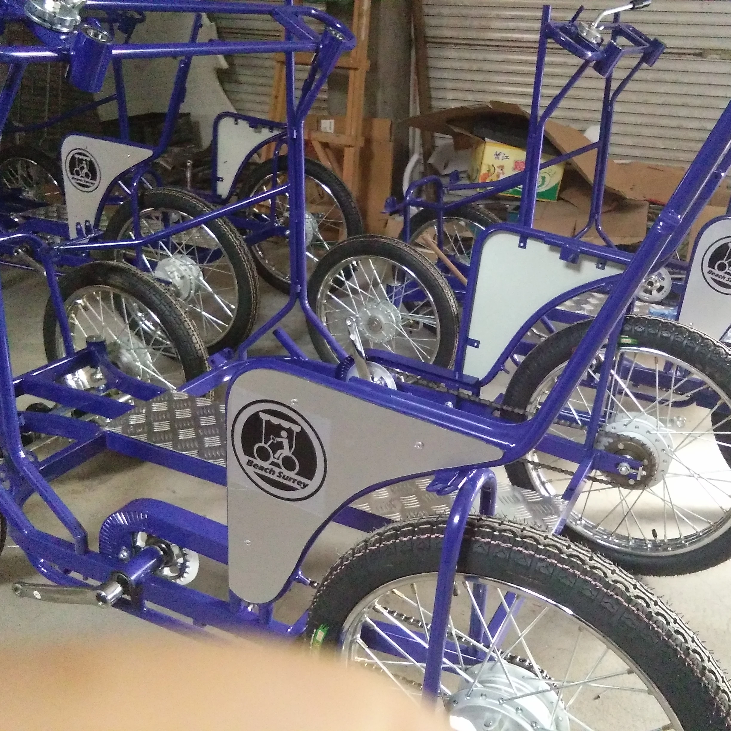 manufacturer classic HIGH QUALITY Four Wheel Bike Surrey 4 seater  Bike with led lights and baby seat BICYCLE