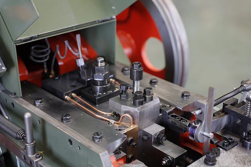 High Speed 120-135pcs/min 1Die 2Blow Screw Bolt Cold Heading Machine 6mm-76mm