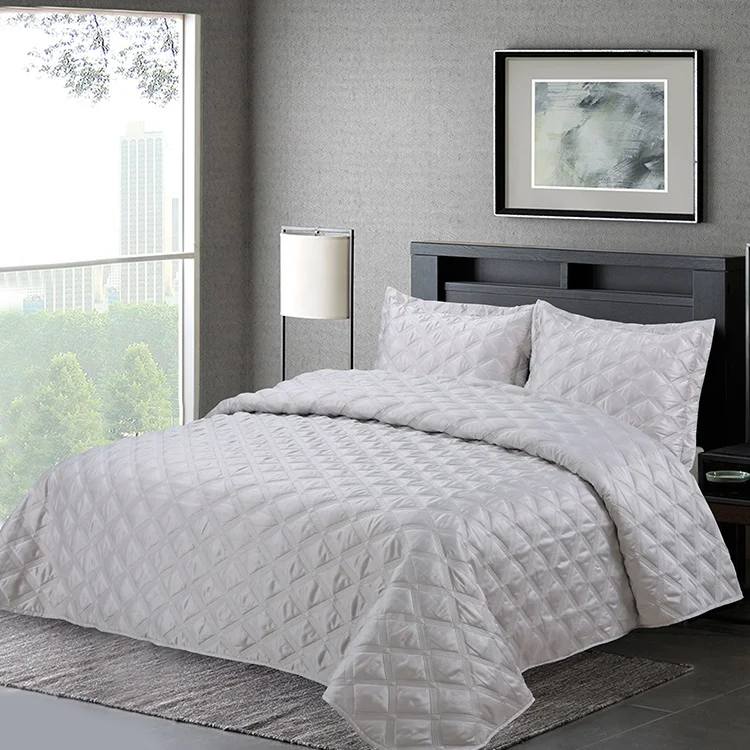 Однотонное стеганое покрывало из атласной ткани