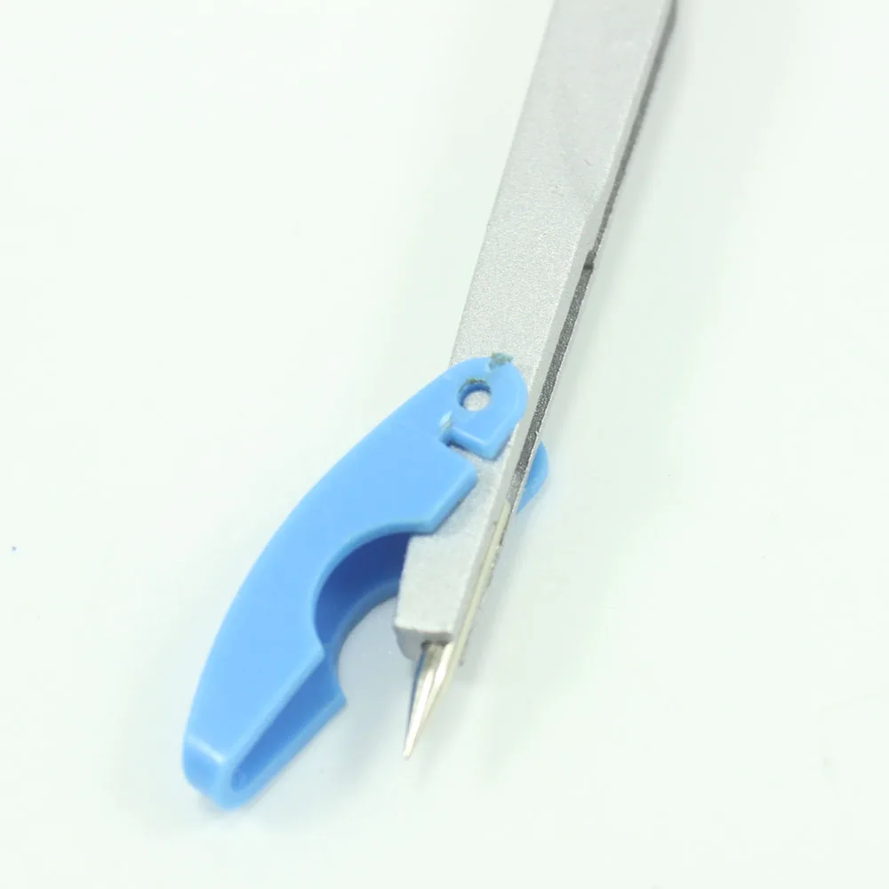 Metal spary-paint compass set with plastic head,screw,safety cap