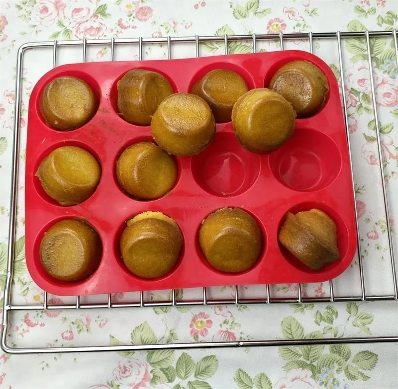 12 cavities round silicone baking mold silicone cupcake mold 29.5*22*3cm 215g