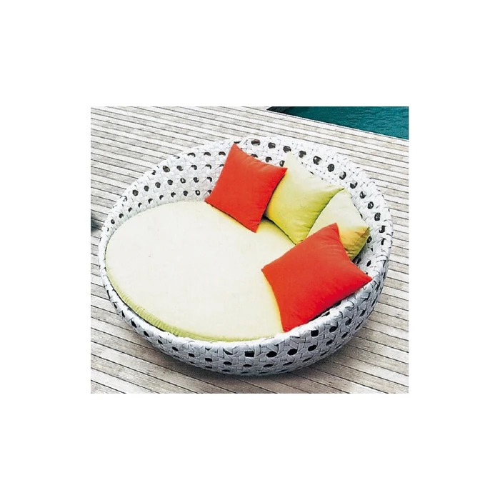 Outdoor round chaise lounge chair