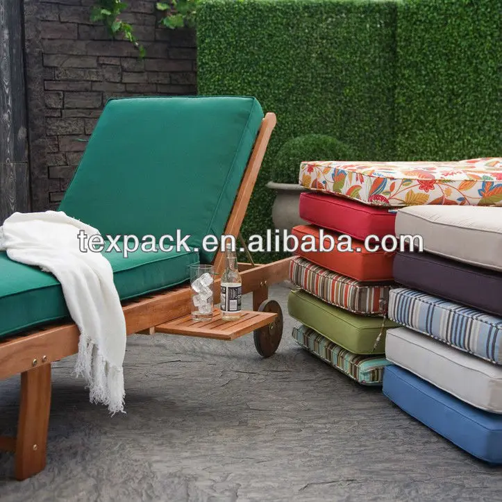 Уличная подушка для сиденья с окантовкой на скамейке