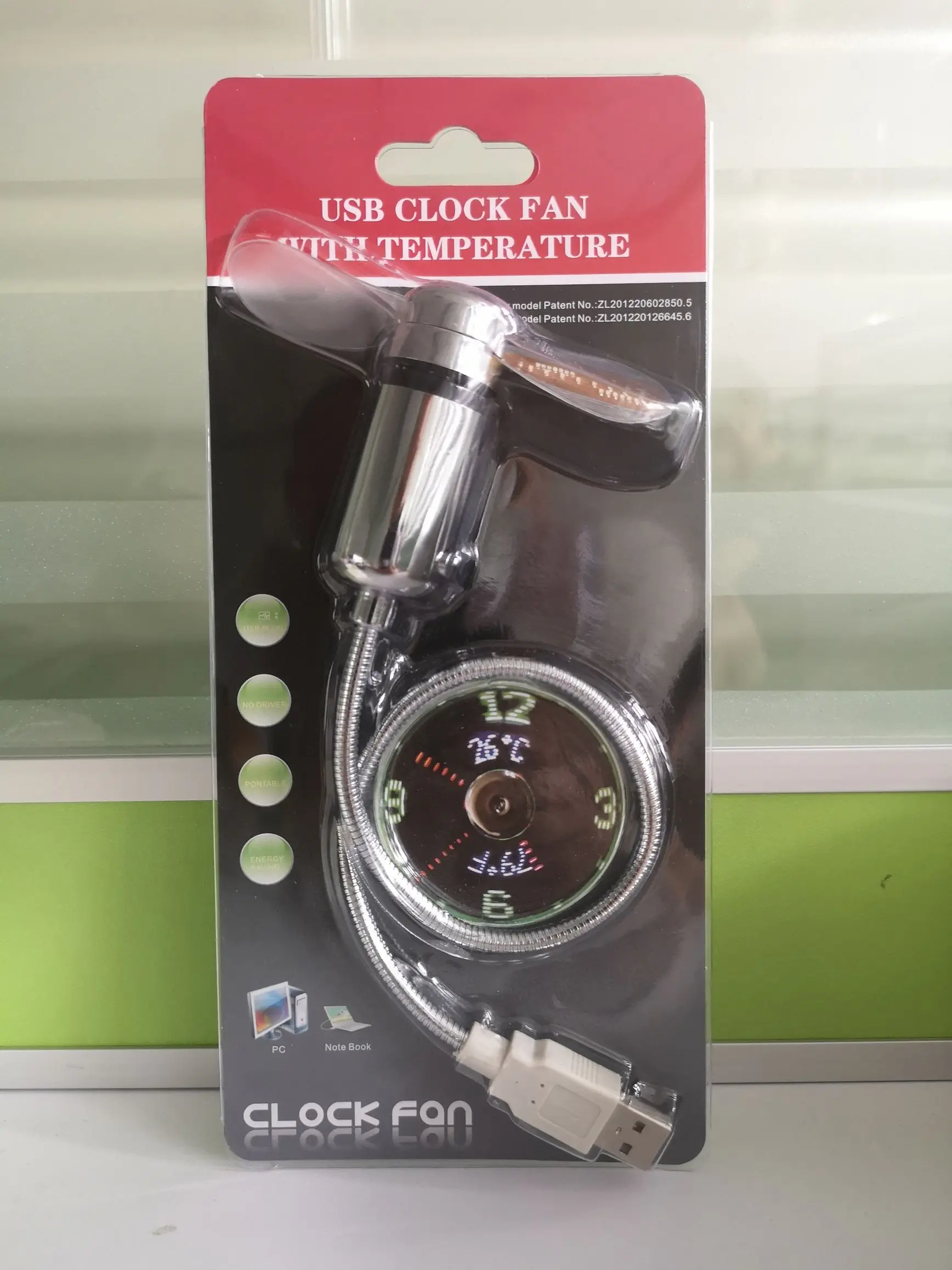 
New USB Clock Fan with Real Temperature Display Flexible LED Clock Thermometer Fan with Celsius and Fahrenheit 