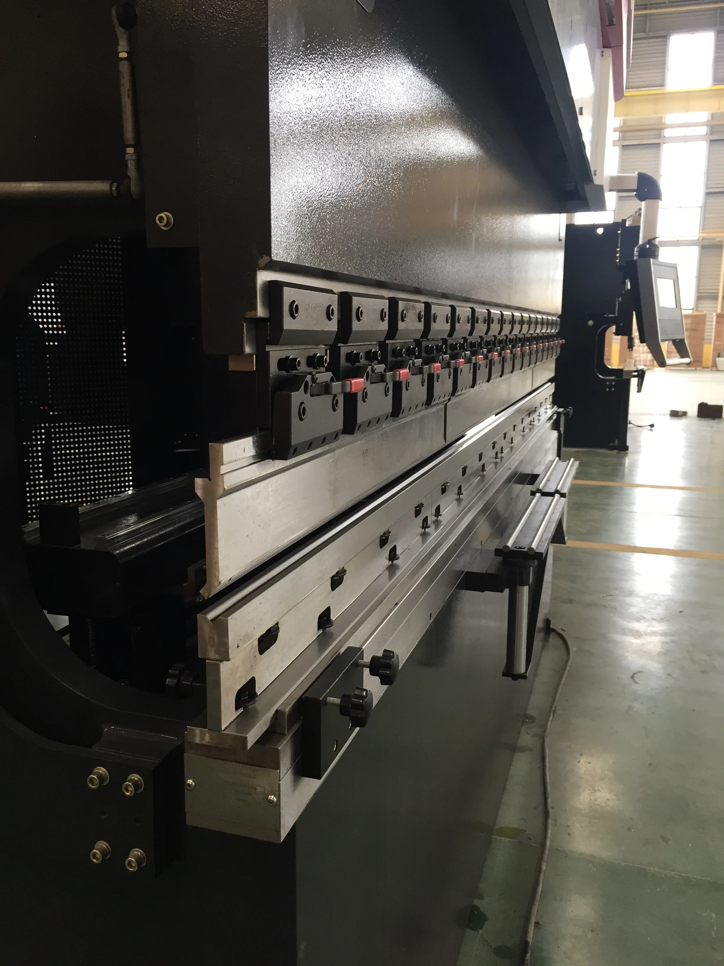 Hydraulic press brake machine cnc press brake 100tons Amada with delem DA41 CNC system