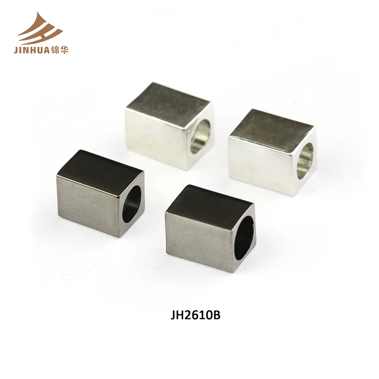 
 Покрытием темный пистолет оборудования конец шнура застежка со шнурком конец шнура  