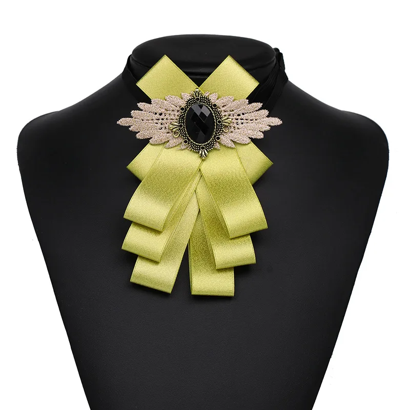 2019 Fashion Jewelry Men Dress Shirt Brooches Men Suits Ribbon Bowknot Collar Pins Wedding Rhinestones Pins Crystal Bow Tie