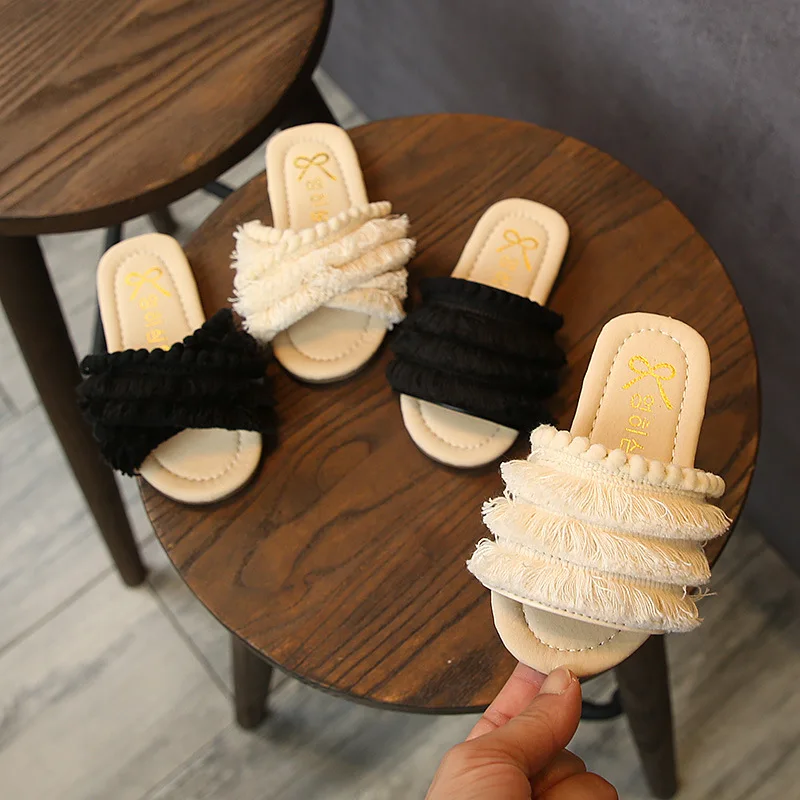 Детские тапочки для девочек на весну Новинка модные детские сандалии детская обувь с бахромой