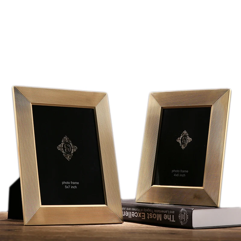 Modern minimalist brass photo frame set 6 inch 7 inch high-grade brass metal photo frame model room office bedroom decoration