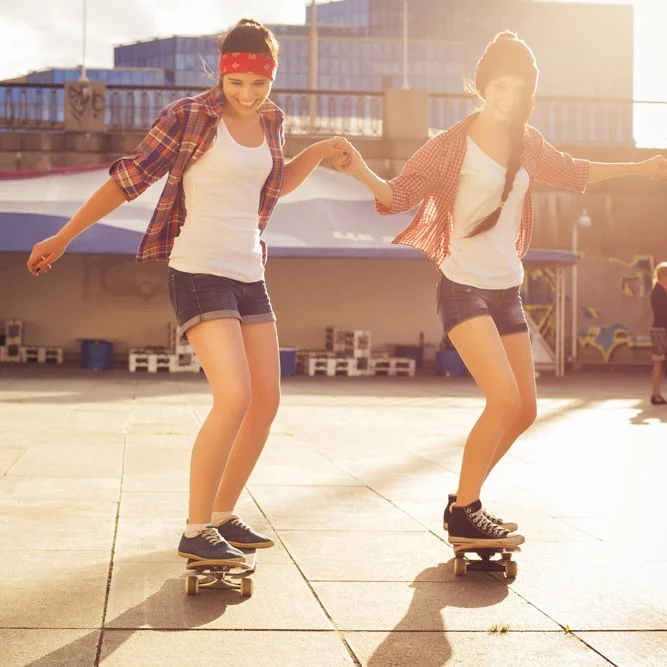 Напрямую с фабрики продажи новых конструкций Электрический Longboard Самостоятельного Баланса скейтборд завода
