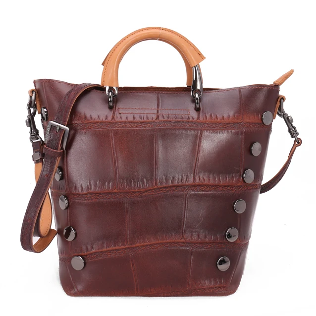 Кожаная сумка с тиснением