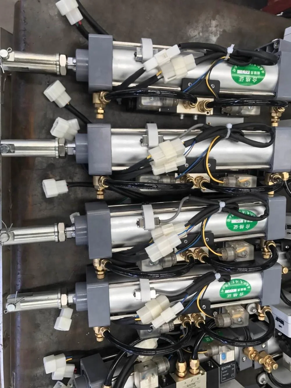 Speed Adjustable Pneumatic bifolding Door Actuator For Mini Bus