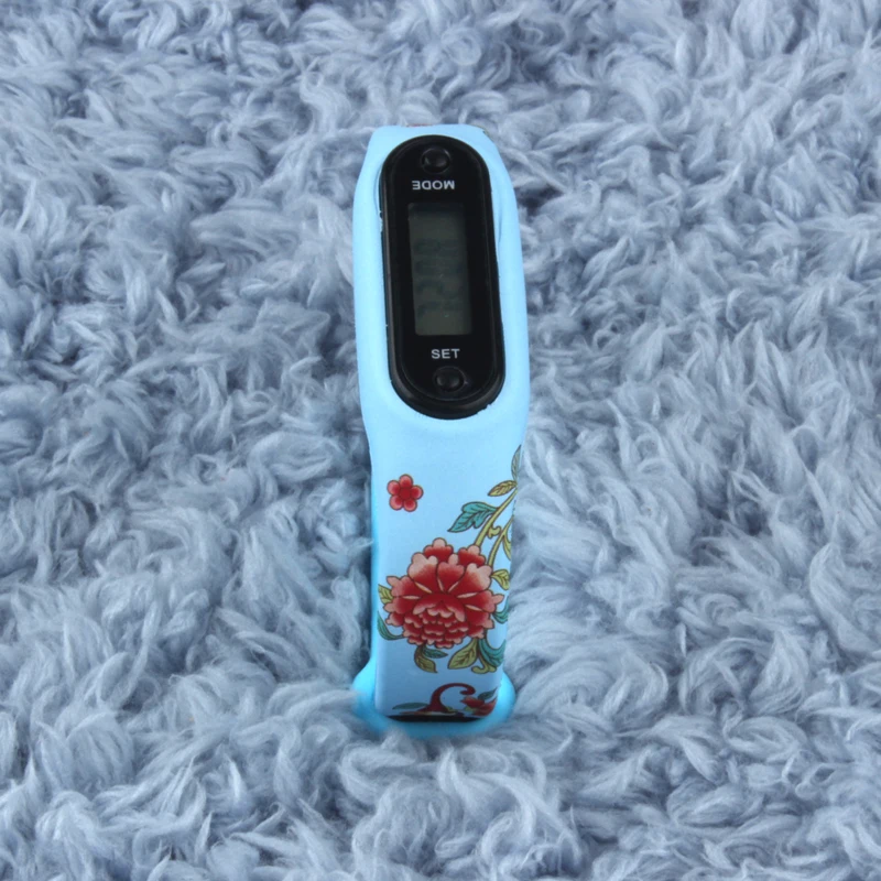 
Novelty Items 2017 fashion fitness wristband bracelet ice blue pedometer for kids running watches 