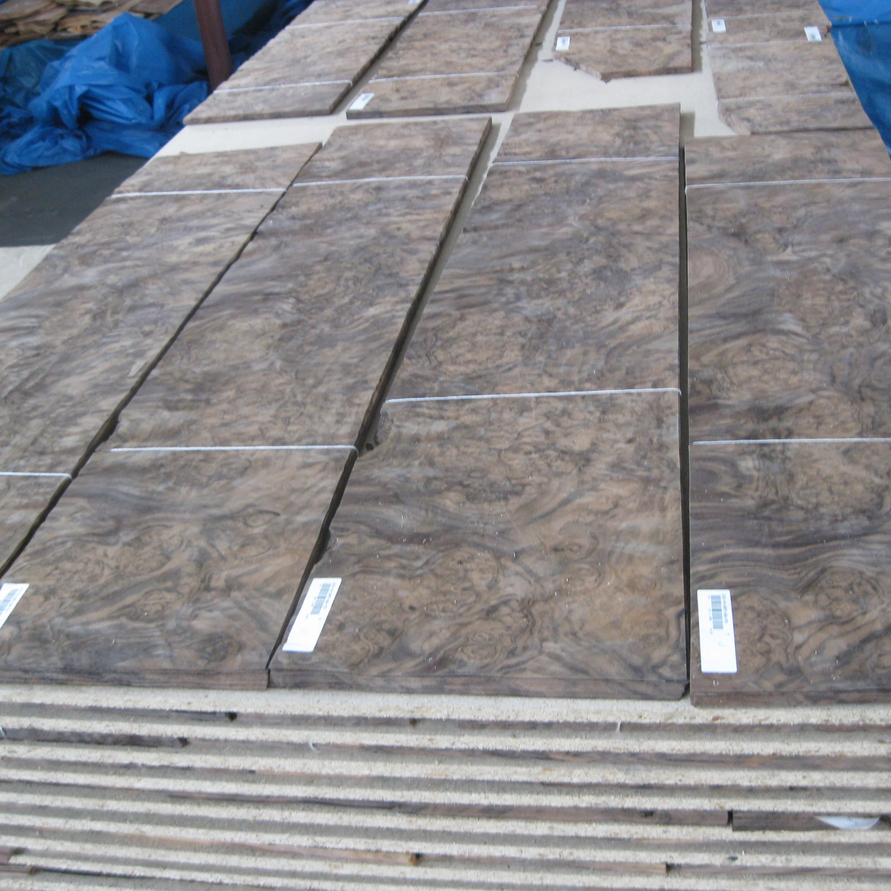 American Natural Walnut Wood Veneer for Furniture and Decor