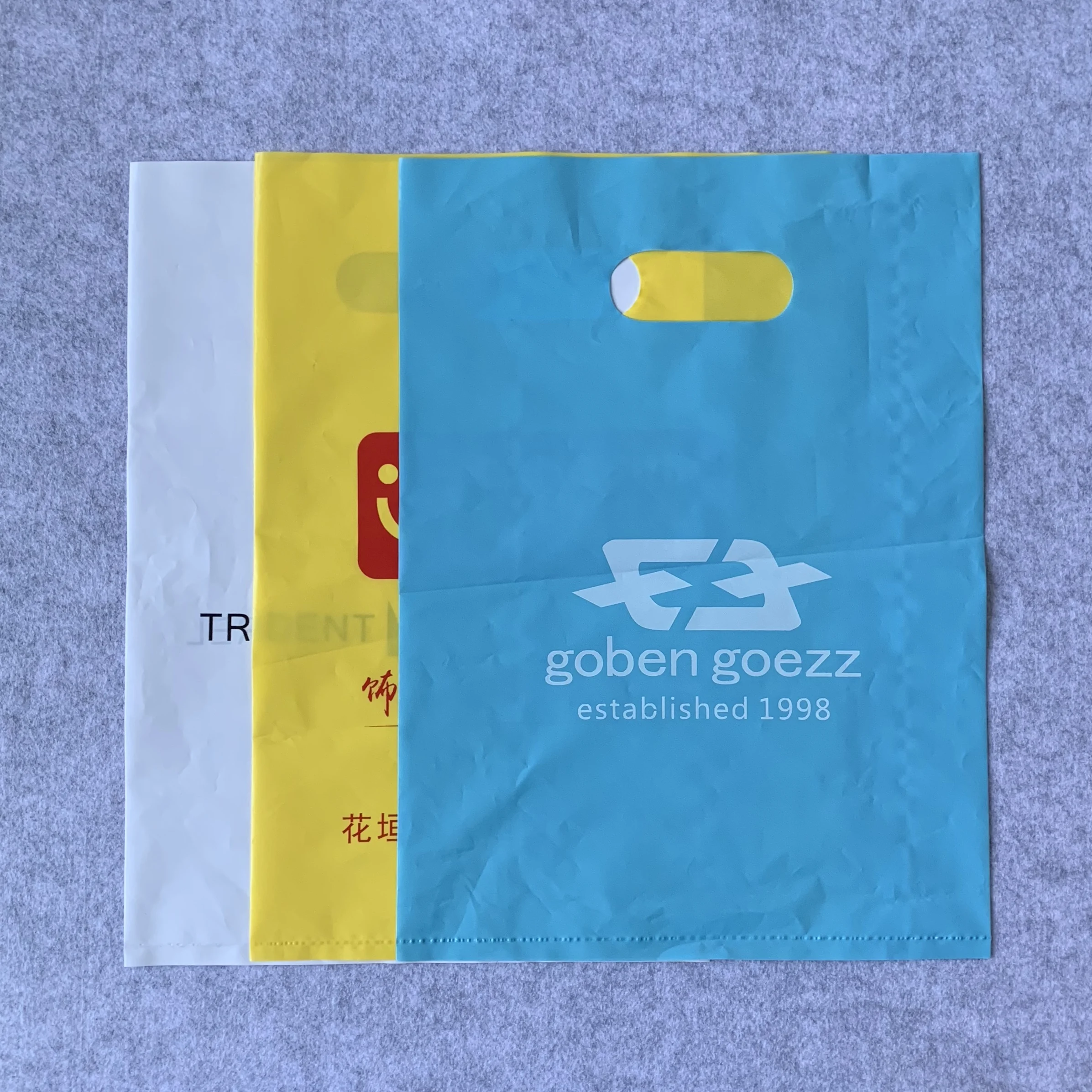 Custom Size Printing Plastic Custom Made Shopping Bags with Die Cut Handle